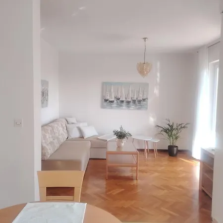 Appartamento Mit Balkon Und Meerblick Bol