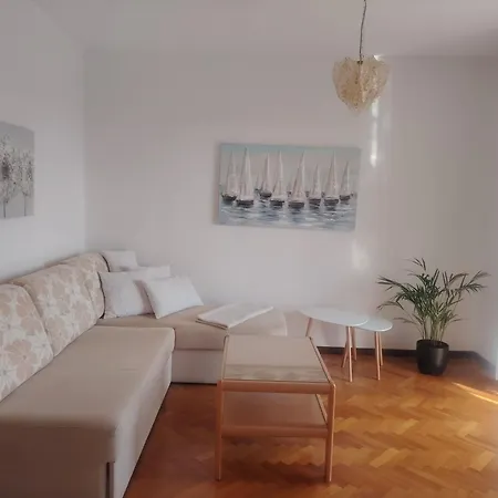 Appartamento Mit Balkon Und Meerblick Bol